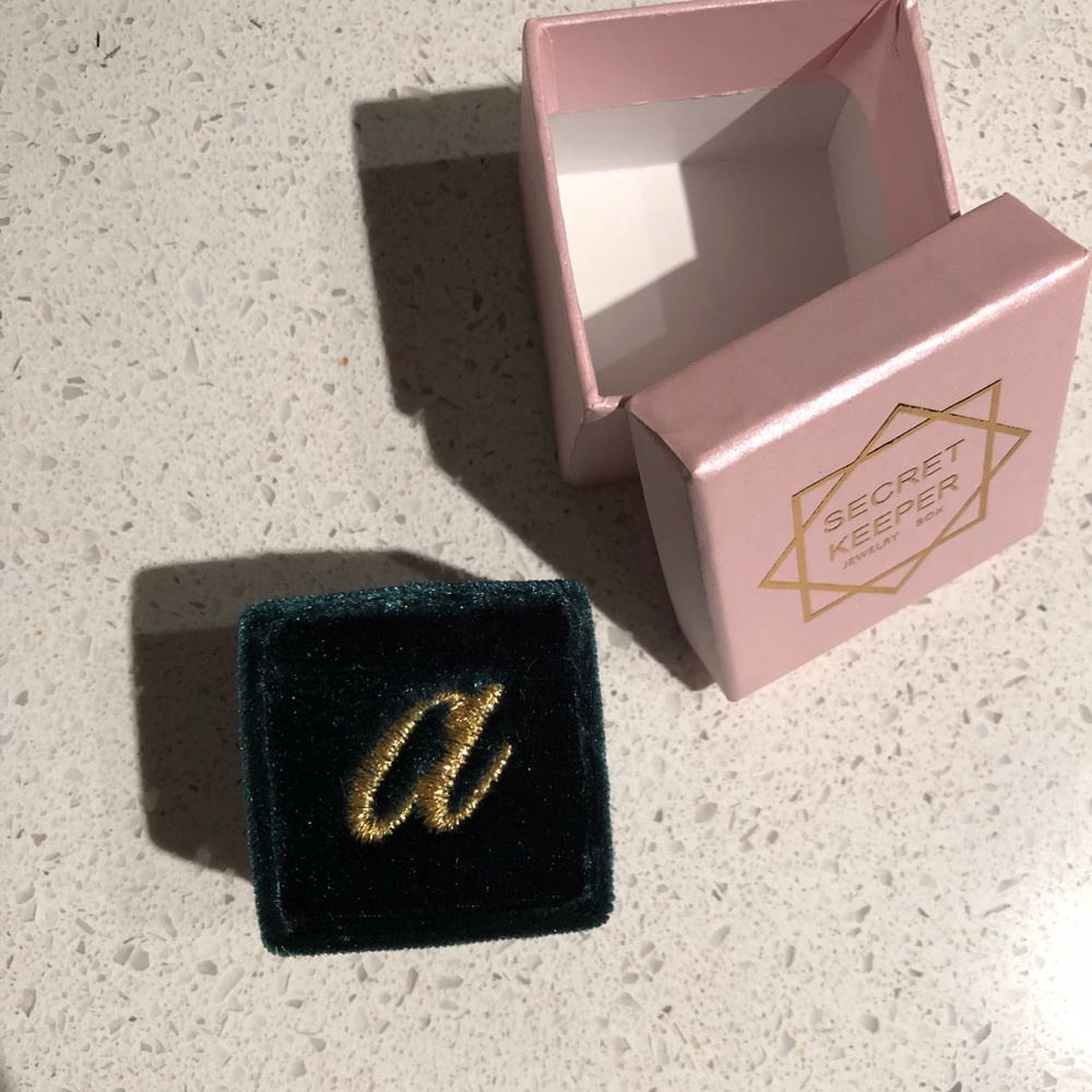 Velvet ring Box monogram “a”